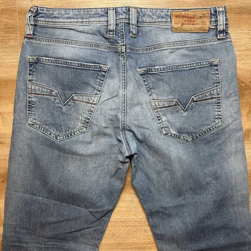 Diesel Jeans Men 32x30 Blue Larkee-Relaxed Comfort Straight Leg Destroyed 0811E